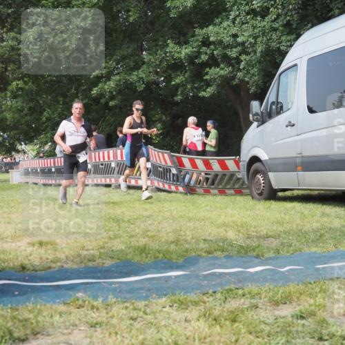15.06.2025 - 27. Vierlanden-Triathlon KatJ http://msf.ph/oto/8036862 15.06.2025 11:26:29 Schwimmen  meine-sportfotos.de