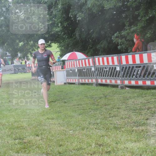 21.06.2025 - 27. Vierlanden-Triathlon KatJ http://msf.ph/oto/8036872 15.06.2025 14:15:57 Ziel 1173, 1277 meine-sportfotos.de