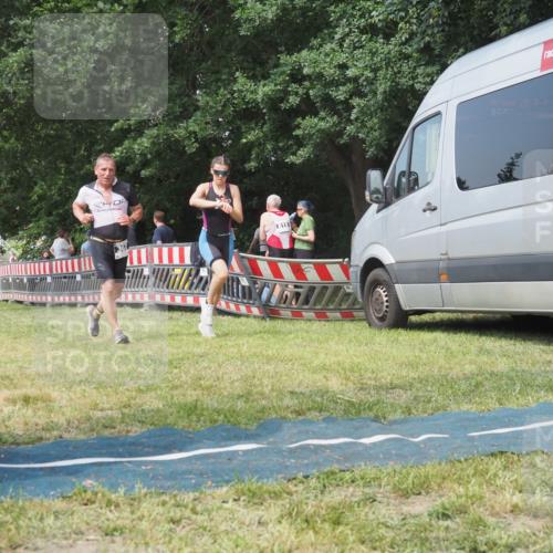 15.06.2025 - 27. Vierlanden-Triathlon KatJ http://msf.ph/oto/8036873 15.06.2025 11:26:29 Schwimmen  meine-sportfotos.de