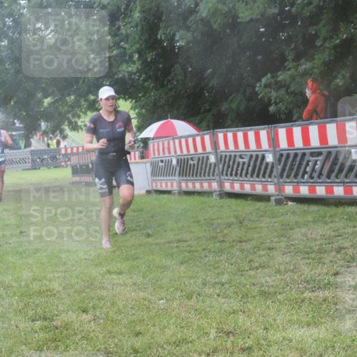 21.06.2025 - 27. Vierlanden-Triathlon KatJ http://msf.ph/oto/8036875 15.06.2025 14:15:57 Ziel 1173, 1277 meine-sportfotos.de