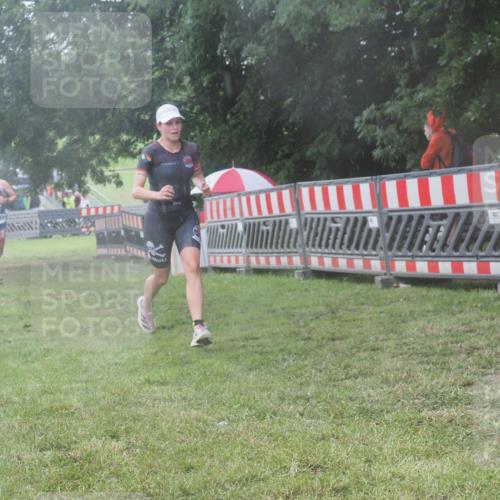 21.06.2025 - 27. Vierlanden-Triathlon KatJ http://msf.ph/oto/8036880 15.06.2025 14:15:58 Ziel 1173, 1277 meine-sportfotos.de
