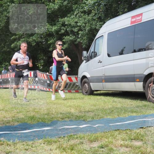 15.06.2025 - 27. Vierlanden-Triathlon KatJ http://msf.ph/oto/8036885 15.06.2025 11:26:29 Schwimmen  meine-sportfotos.de