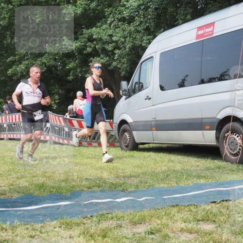 15.06.2025 - 27. Vierlanden-Triathlon KatJ http://msf.ph/oto/8036890 15.06.2025 11:26:30 Schwimmen  meine-sportfotos.de