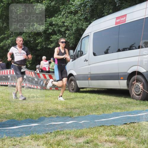 15.06.2025 - 27. Vierlanden-Triathlon KatJ http://msf.ph/oto/8036895 15.06.2025 11:26:30 Schwimmen  meine-sportfotos.de