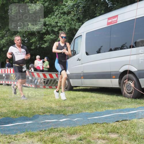 15.06.2025 - 27. Vierlanden-Triathlon KatJ http://msf.ph/oto/8036900 15.06.2025 11:26:30 Schwimmen  meine-sportfotos.de