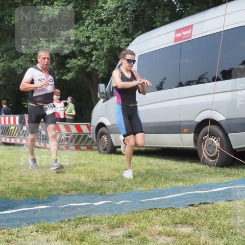 15.06.2025 - 27. Vierlanden-Triathlon KatJ http://msf.ph/oto/8036909 15.06.2025 11:26:30 Schwimmen  meine-sportfotos.de