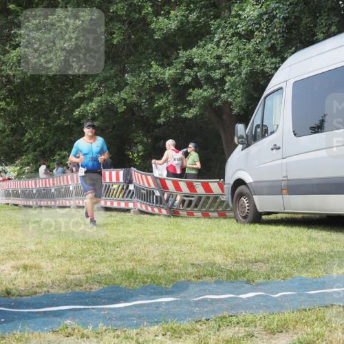15.06.2025 - 27. Vierlanden-Triathlon KatJ http://msf.ph/oto/8036914 15.06.2025 11:26:35 Schwimmen  meine-sportfotos.de