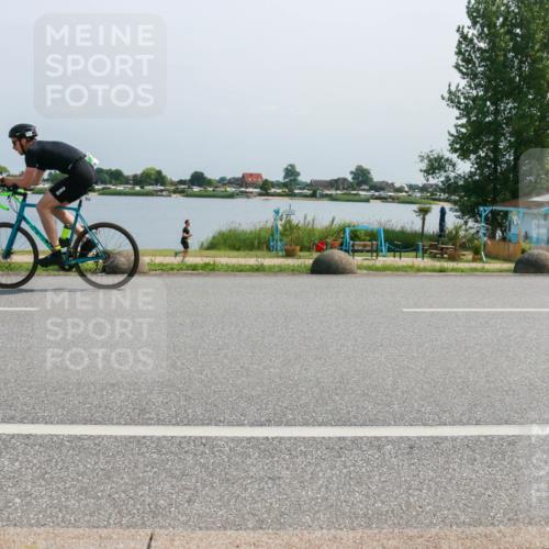 21.06.2025 - 27. Vierlanden-Triathlon H.Heesch http://msf.ph/oto/8036919 15.06.2025 11:47:03 Radfahren 647, 710, 734, 831 meine-sportfotos.de