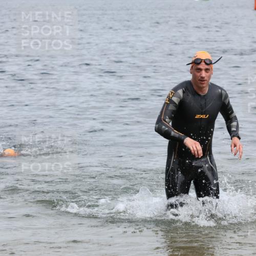 21.06.2025 - 27. Vierlanden-Triathlon Lena Gebhardt http://msf.ph/oto/8036920 15.06.2025 12:02:46 Schwimmen 1001, 1003 meine-sportfotos.de