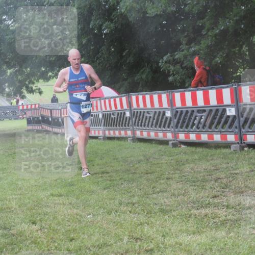 21.06.2025 - 27. Vierlanden-Triathlon KatJ http://msf.ph/oto/8036921 15.06.2025 14:16:01 Ziel 1277 meine-sportfotos.de