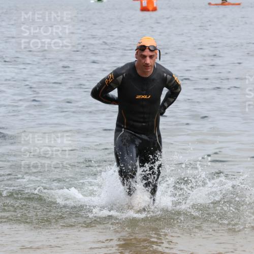 21.06.2025 - 27. Vierlanden-Triathlon Lena Gebhardt http://msf.ph/oto/8036927 15.06.2025 12:02:47 Schwimmen 1001, 1003 meine-sportfotos.de