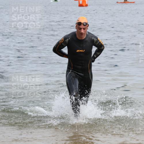 21.06.2025 - 27. Vierlanden-Triathlon Lena Gebhardt http://msf.ph/oto/8036932 15.06.2025 12:02:47 Schwimmen 1001, 1003 meine-sportfotos.de