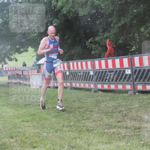 21.06.2025 - 27. Vierlanden-Triathlon KatJ http://msf.ph/oto/8036933 15.06.2025 14:16:01 Ziel 1277 meine-sportfotos.de