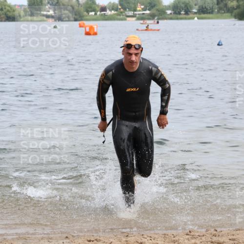 21.06.2025 - 27. Vierlanden-Triathlon Lena Gebhardt http://msf.ph/oto/8036937 15.06.2025 12:02:48 Schwimmen 999, 1001, 1003 meine-sportfotos.de