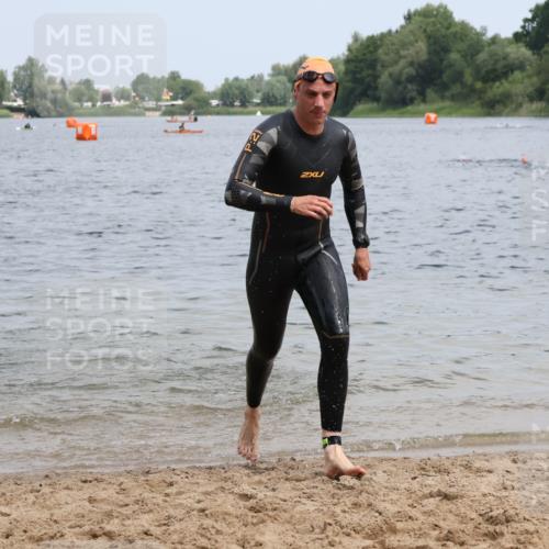 21.06.2025 - 27. Vierlanden-Triathlon Lena Gebhardt http://msf.ph/oto/8036943 15.06.2025 12:02:49 Schwimmen 999, 1001, 1003 meine-sportfotos.de