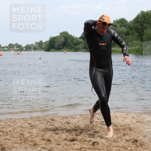 21.06.2025 - 27. Vierlanden-Triathlon Lena Gebhardt http://msf.ph/oto/8036954 15.06.2025 12:02:50 Schwimmen 999, 1001, 1003 meine-sportfotos.de