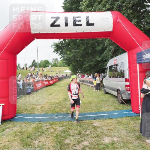 21.06.2025 - 27. Vierlanden-Triathlon MichiJ http://msf.ph/oto/8036961 15.06.2026 13:06:31 Ziel 127 meine-sportfotos.de