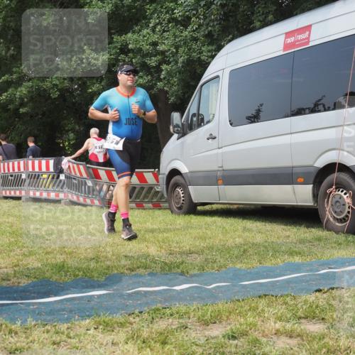 15.06.2025 - 27. Vierlanden-Triathlon KatJ http://msf.ph/oto/8036964 15.06.2025 11:26:36 Schwimmen  meine-sportfotos.de