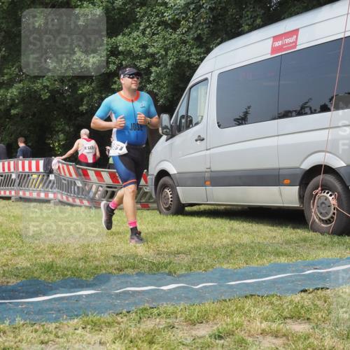15.06.2025 - 27. Vierlanden-Triathlon KatJ http://msf.ph/oto/8036968 15.06.2025 11:26:36 Schwimmen  meine-sportfotos.de