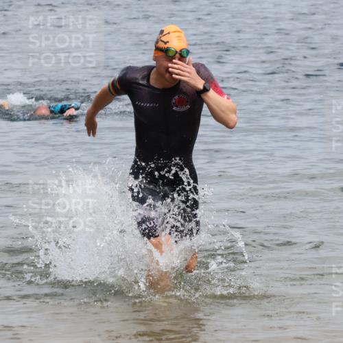 21.06.2025 - 27. Vierlanden-Triathlon Lena Gebhardt http://msf.ph/oto/8036971 15.06.2025 12:02:54 Schwimmen 999, 1003 meine-sportfotos.de