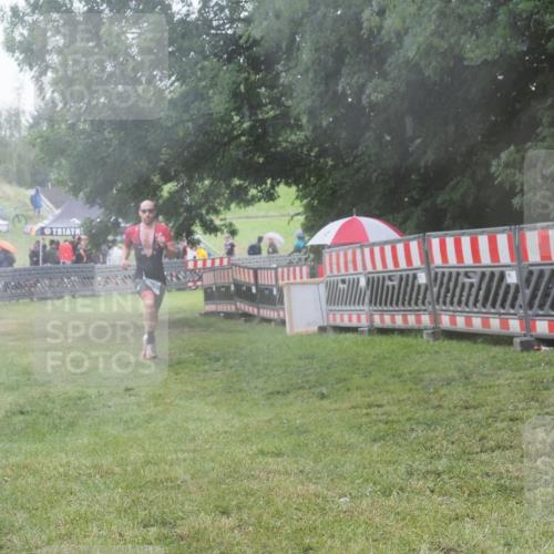 21.06.2025 - 27. Vierlanden-Triathlon KatJ http://msf.ph/oto/8036974 15.06.2025 14:16:13 Ziel 1253 meine-sportfotos.de