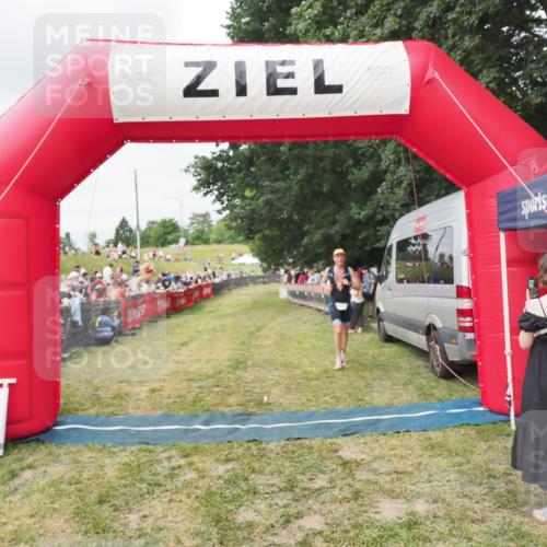 21.06.2025 - 27. Vierlanden-Triathlon MichiJ http://msf.ph/oto/8036975 15.06.2026 13:06:52 Ziel 654 meine-sportfotos.de