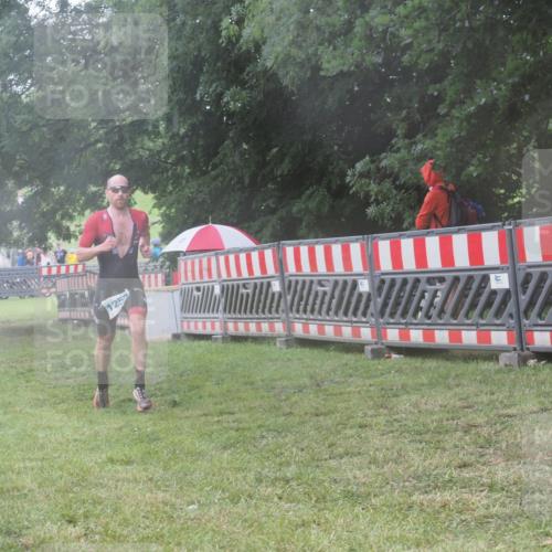 21.06.2025 - 27. Vierlanden-Triathlon KatJ http://msf.ph/oto/8036998 15.06.2025 14:16:14 Ziel 1253 meine-sportfotos.de