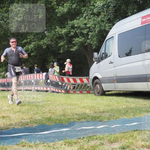 15.06.2025 - 27. Vierlanden-Triathlon KatJ http://msf.ph/oto/8037000 15.06.2025 11:26:48 Schwimmen 900 meine-sportfotos.de