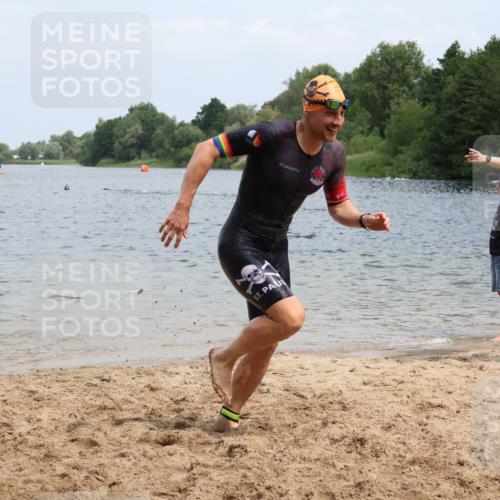 21.06.2025 - 27. Vierlanden-Triathlon Lena Gebhardt http://msf.ph/oto/8037001 15.06.2025 12:02:58 Schwimmen 999, 1003 meine-sportfotos.de