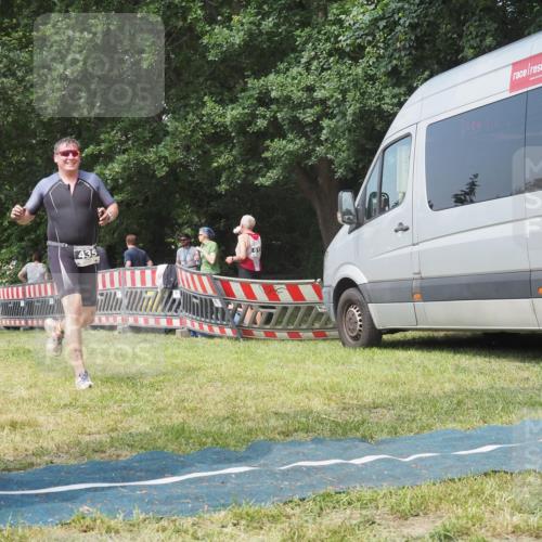 15.06.2025 - 27. Vierlanden-Triathlon KatJ http://msf.ph/oto/8037005 15.06.2025 11:26:48 Schwimmen 900 meine-sportfotos.de