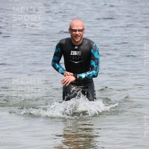 21.06.2025 - 27. Vierlanden-Triathlon Lena Gebhardt http://msf.ph/oto/8037008 15.06.2025 12:03:06 Schwimmen 999, 1002 meine-sportfotos.de