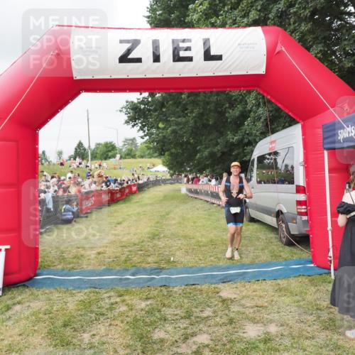 21.06.2025 - 27. Vierlanden-Triathlon MichiJ http://msf.ph/oto/8037011 15.06.2026 13:06:53 Ziel 654 meine-sportfotos.de