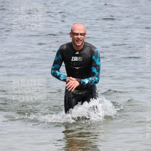 21.06.2025 - 27. Vierlanden-Triathlon Lena Gebhardt http://msf.ph/oto/8037012 15.06.2025 12:03:06 Schwimmen 999, 1002 meine-sportfotos.de