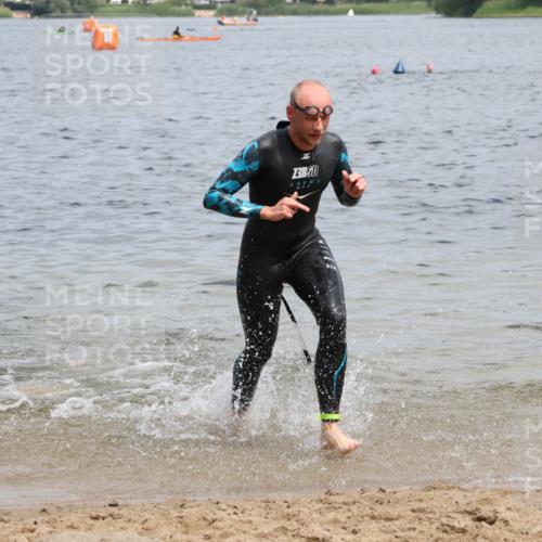 21.06.2025 - 27. Vierlanden-Triathlon Lena Gebhardt http://msf.ph/oto/8037029 15.06.2025 12:03:08 Schwimmen 999, 1002 meine-sportfotos.de