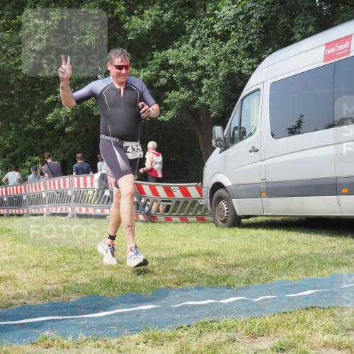 15.06.2025 - 27. Vierlanden-Triathlon KatJ http://msf.ph/oto/8037032 15.06.2025 11:26:48 Schwimmen 900 meine-sportfotos.de
