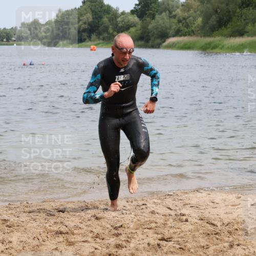 21.06.2025 - 27. Vierlanden-Triathlon Lena Gebhardt http://msf.ph/oto/8037036 15.06.2025 12:03:10 Schwimmen 1002 meine-sportfotos.de
