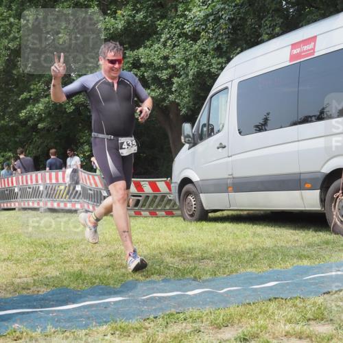 15.06.2025 - 27. Vierlanden-Triathlon KatJ http://msf.ph/oto/8037038 15.06.2025 11:26:49 Schwimmen 900 meine-sportfotos.de