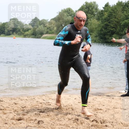 21.06.2025 - 27. Vierlanden-Triathlon Lena Gebhardt http://msf.ph/oto/8037041 15.06.2025 12:03:10 Schwimmen 1002 meine-sportfotos.de