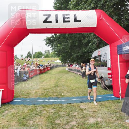 21.06.2025 - 27. Vierlanden-Triathlon MichiJ http://msf.ph/oto/8037042 15.06.2026 13:06:54 Ziel 654 meine-sportfotos.de
