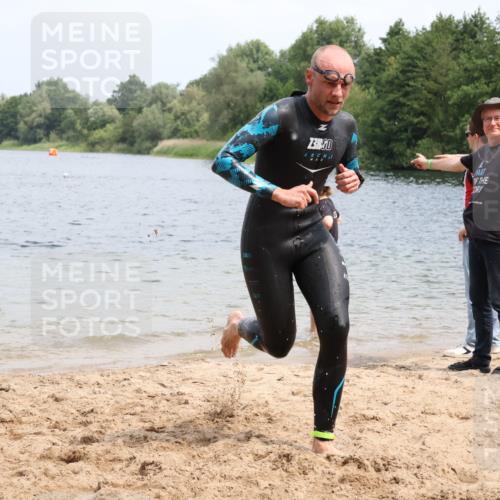 21.06.2025 - 27. Vierlanden-Triathlon Lena Gebhardt http://msf.ph/oto/8037043 15.06.2025 12:03:10 Schwimmen 1002 meine-sportfotos.de