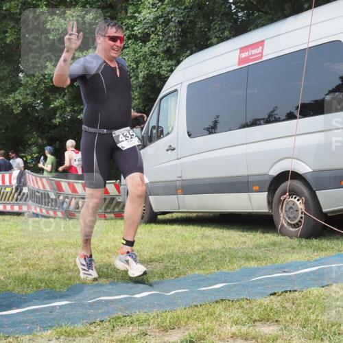 15.06.2025 - 27. Vierlanden-Triathlon KatJ http://msf.ph/oto/8037050 15.06.2025 11:26:49 Schwimmen 900 meine-sportfotos.de
