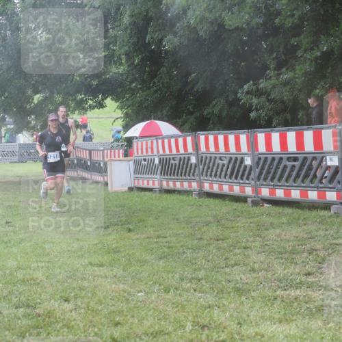 21.06.2025 - 27. Vierlanden-Triathlon KatJ http://msf.ph/oto/8037054 15.06.2025 14:17:13 Ziel 1218, 1269 meine-sportfotos.de