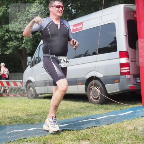 15.06.2025 - 27. Vierlanden-Triathlon KatJ http://msf.ph/oto/8037067 15.06.2025 11:26:49 Schwimmen 900 meine-sportfotos.de