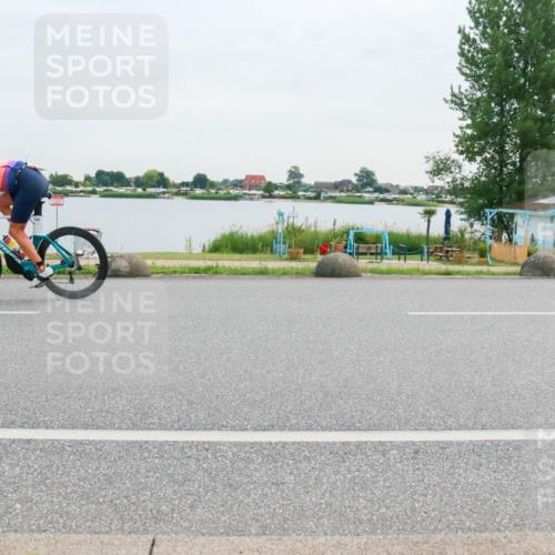 15.06.2025 - 27. Vierlanden-Triathlon H.Heesch http://msf.ph/oto/8037070 15.06.2025 10:50:07 Radfahren 39, 54, 150, 225, 409 meine-sportfotos.de