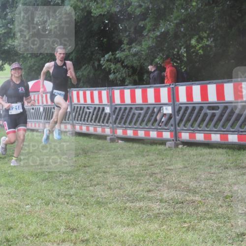 21.06.2025 - 27. Vierlanden-Triathlon KatJ http://msf.ph/oto/8037084 15.06.2025 14:17:14 Ziel 1218, 1269 meine-sportfotos.de