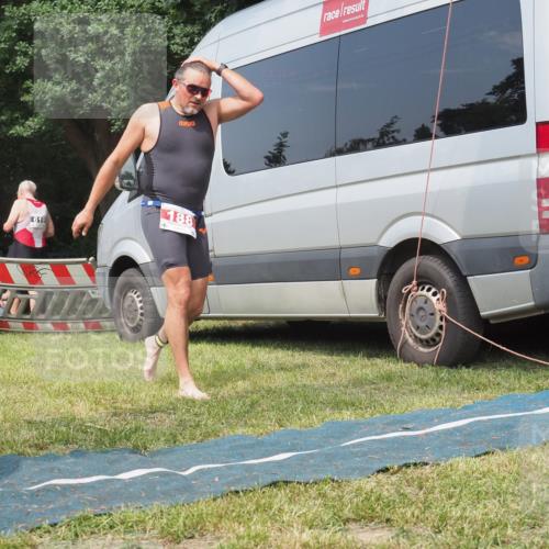 15.06.2025 - 27. Vierlanden-Triathlon KatJ http://msf.ph/oto/8037094 15.06.2025 11:26:59 Schwimmen 900 meine-sportfotos.de