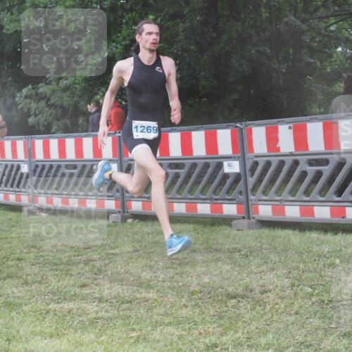 21.06.2025 - 27. Vierlanden-Triathlon KatJ http://msf.ph/oto/8037097 15.06.2025 14:17:15 Ziel 1218, 1269 meine-sportfotos.de