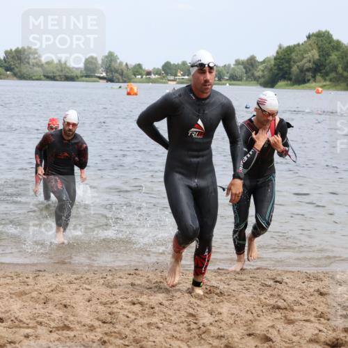 21.06.2025 - 27. Vierlanden-Triathlon Lena Gebhardt http://msf.ph/oto/8037098 15.06.2025 12:03:27 Schwimmen 1004, 1005, 1006, 1007, 1008 meine-sportfotos.de