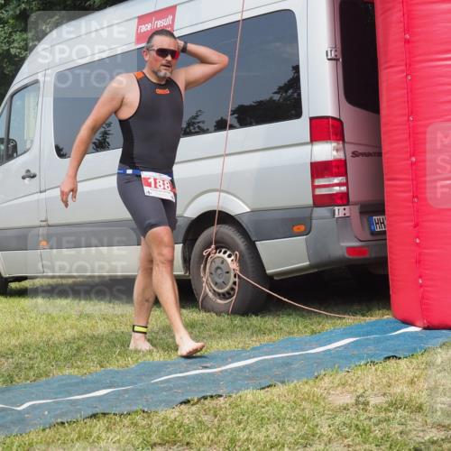 15.06.2025 - 27. Vierlanden-Triathlon KatJ http://msf.ph/oto/8037099 15.06.2025 11:27:00 Schwimmen 900 meine-sportfotos.de