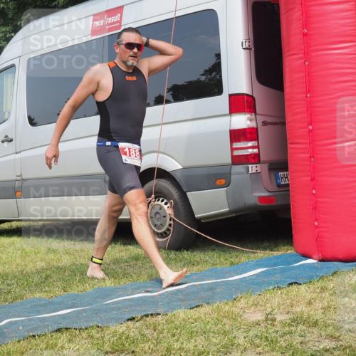 15.06.2025 - 27. Vierlanden-Triathlon KatJ http://msf.ph/oto/8037105 15.06.2025 11:27:00 Schwimmen 900 meine-sportfotos.de